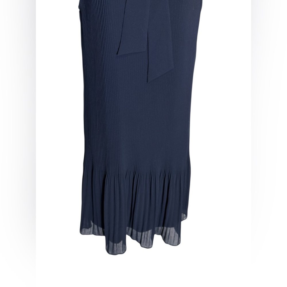DKNY Dress Size 8 Navy Blue Sleeveless Pleated Tie Neck Shift Dress PERFECT 💙 - Picture 7 of 10